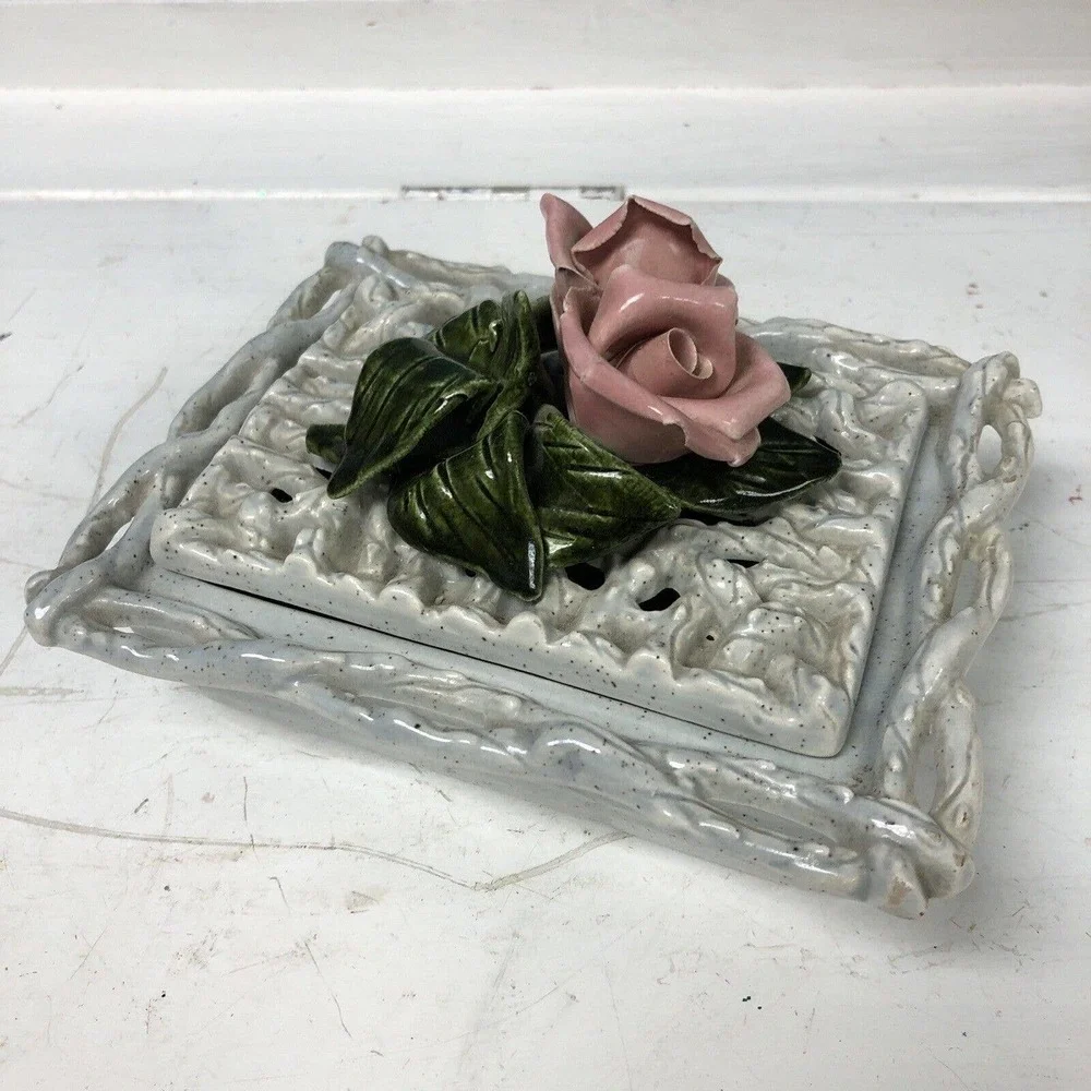 Vtg‎ 1951 Frazier California Pottery Briar Weave Trinket Box W/ Roses 6” X 5”